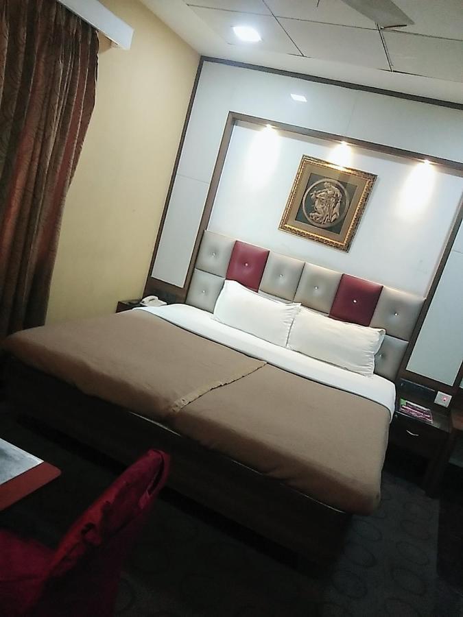 Hotel Manoranjan Inn Lakhnau Kültér fotó