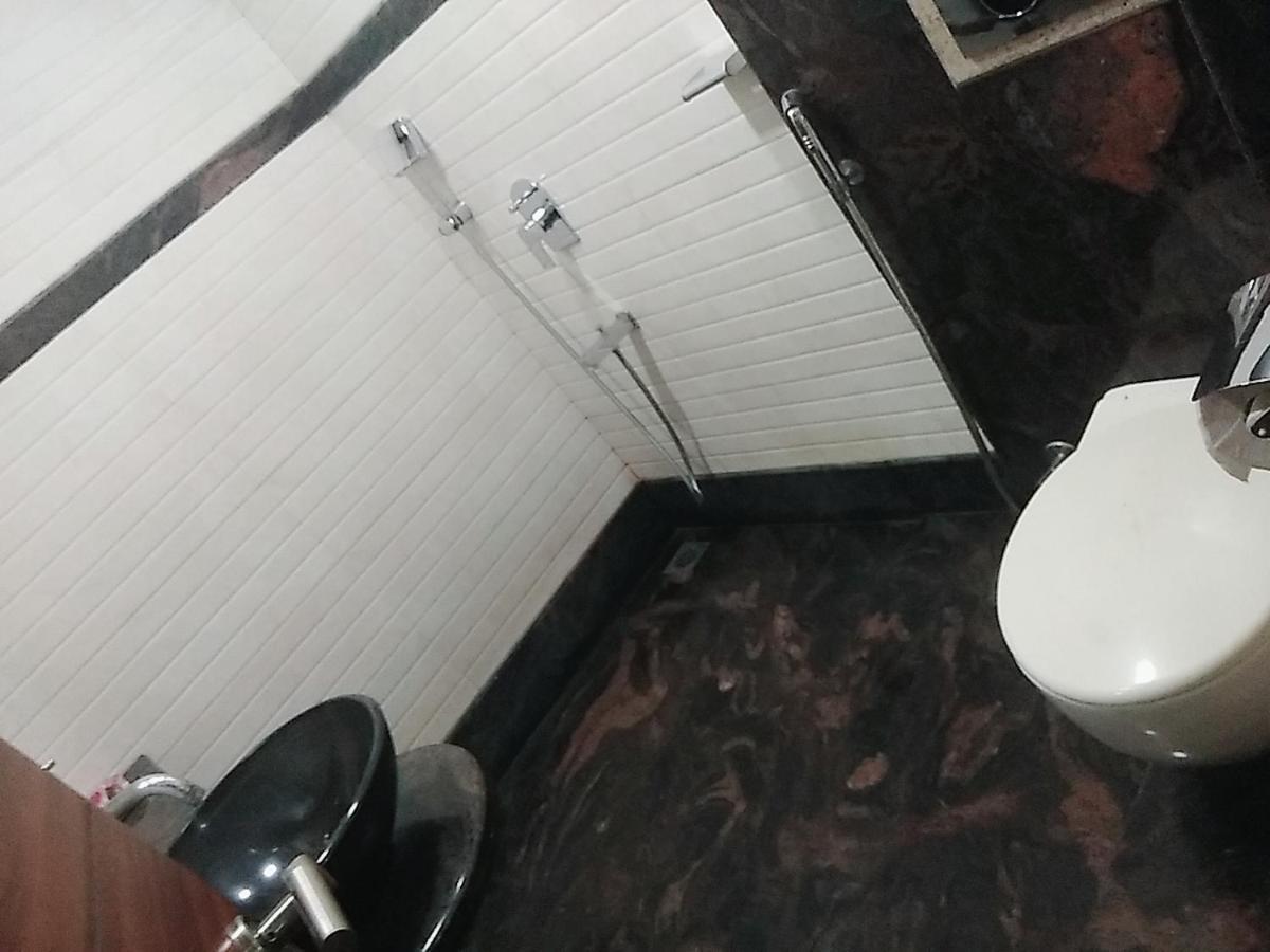Hotel Manoranjan Inn Lakhnau Kültér fotó