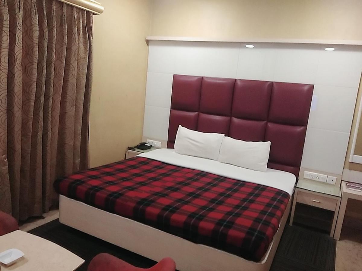 Hotel Manoranjan Inn Lakhnau Kültér fotó